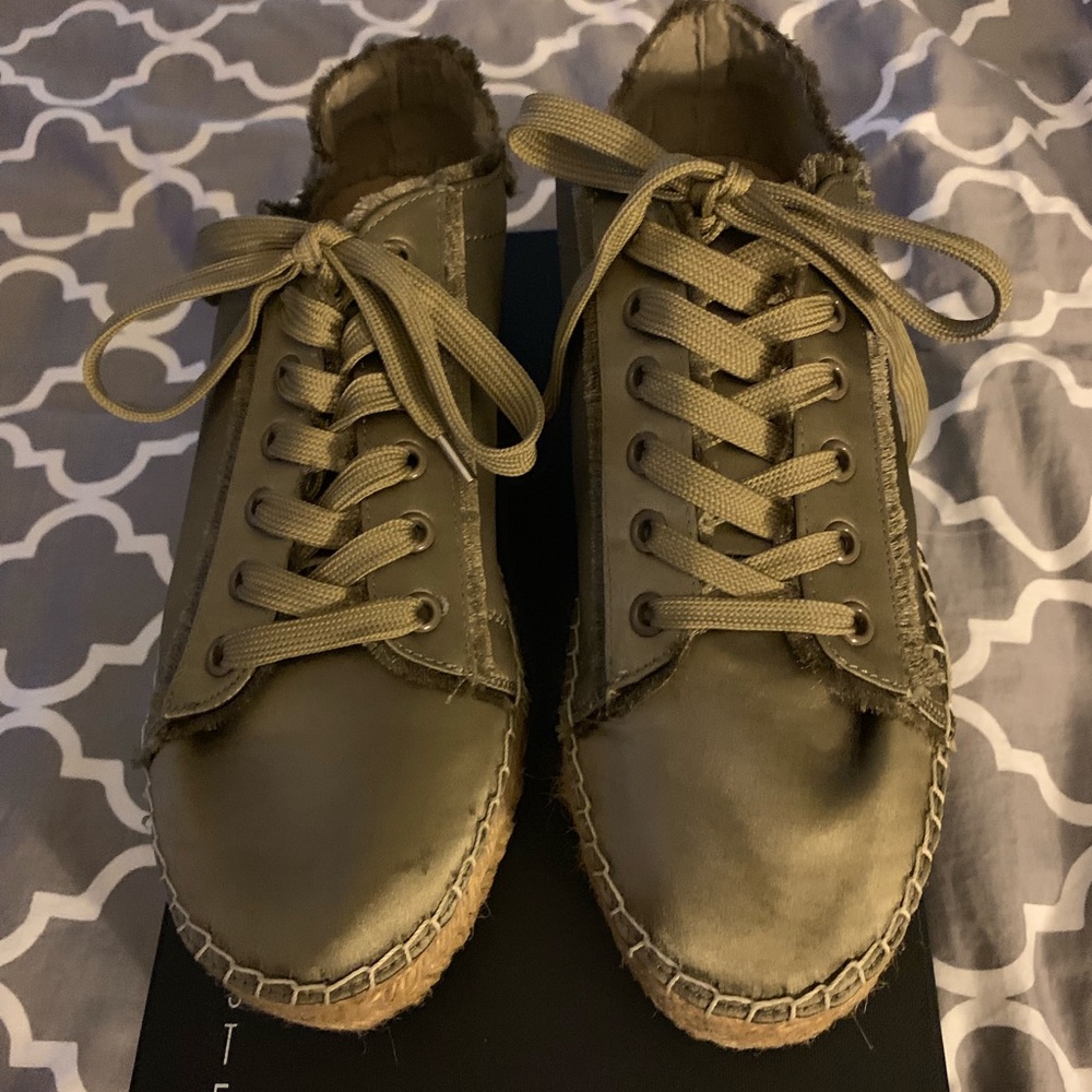 Steve Madden Olive Satin Shoes 10